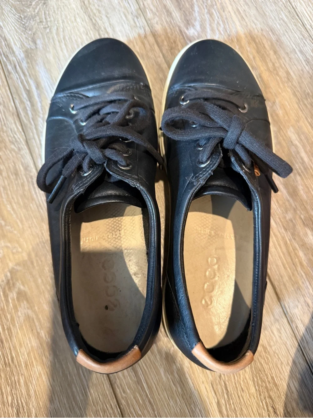 Ecco Black Leather Lace-Up Casual Sneakers with Tan Heel Accent